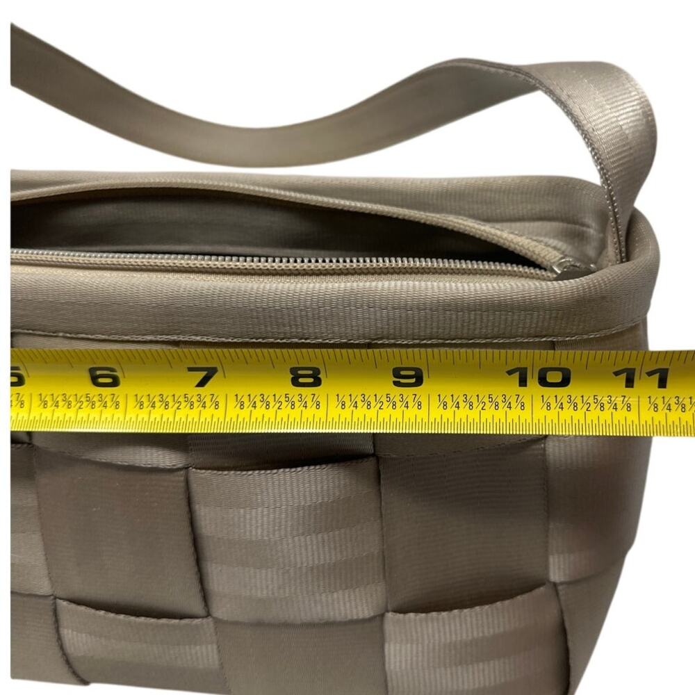 Harveys Seatbelt Bag Small Taupe Tan Shoulder Purse The Original USA - Picture 8 of 9
